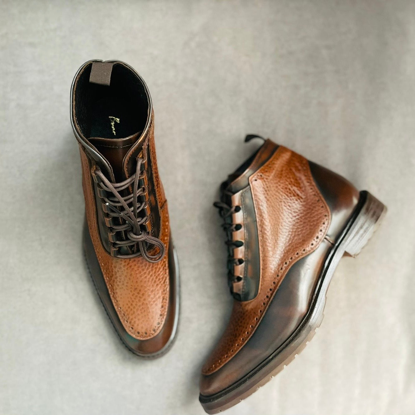 Honey diamond bota de piel y suela de cuero+ Antiderrapante color Miel Modelo 3000
