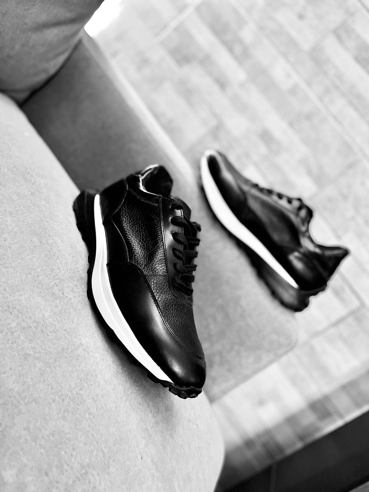 Sneakers wolf black corte y forro de piel Mod 1212