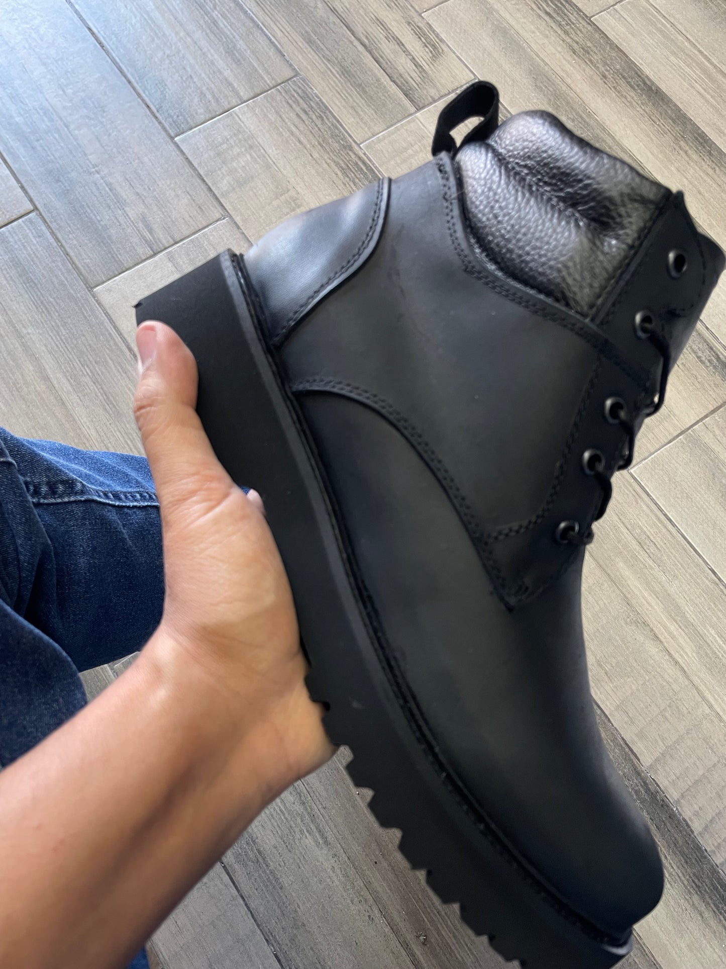 Bota Bruce corte piel suela ultra crazy negro Modelo 326