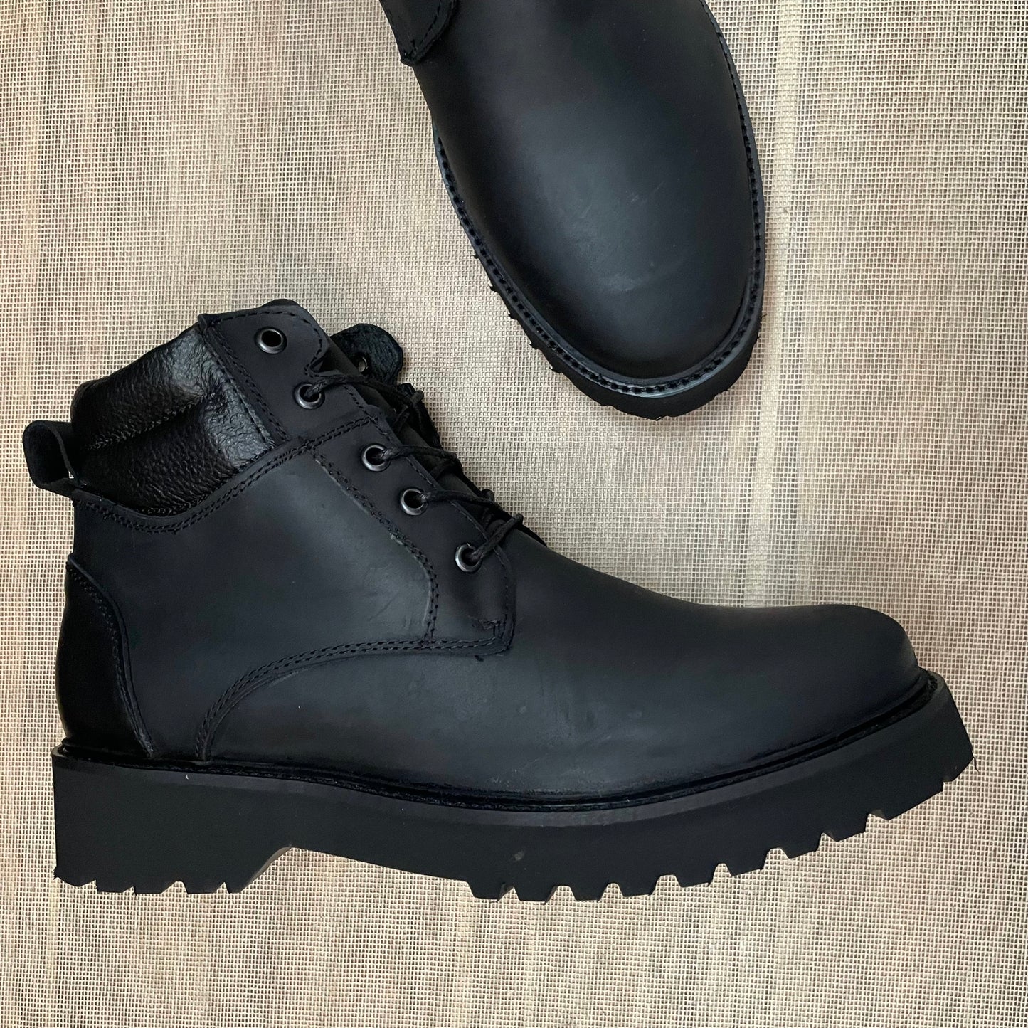 Bota Bruce corte piel suela ultra crazy negro Modelo 326