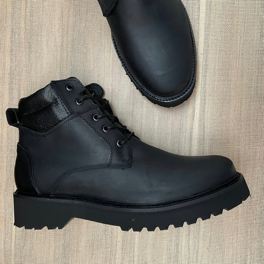 Bota Bruce corte piel suela ultra crazy negro Modelo 326