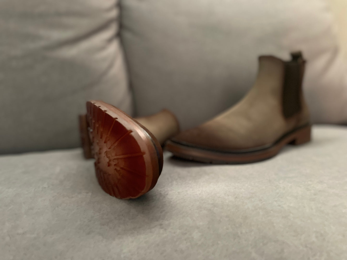 Bota Chelsea Henrry gamuza canela modelo 400