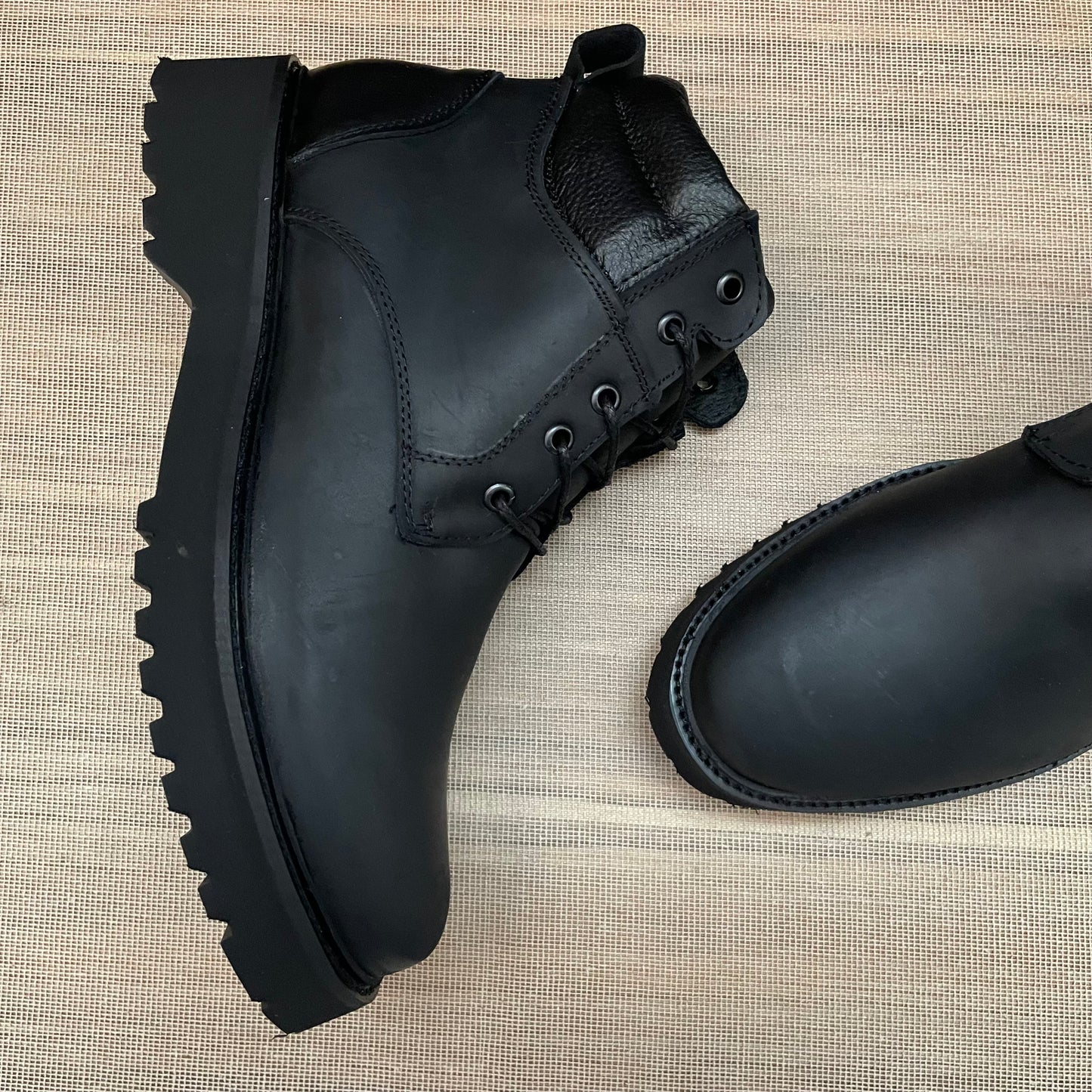 Bota Bruce corte piel suela ultra crazy negro Modelo 326