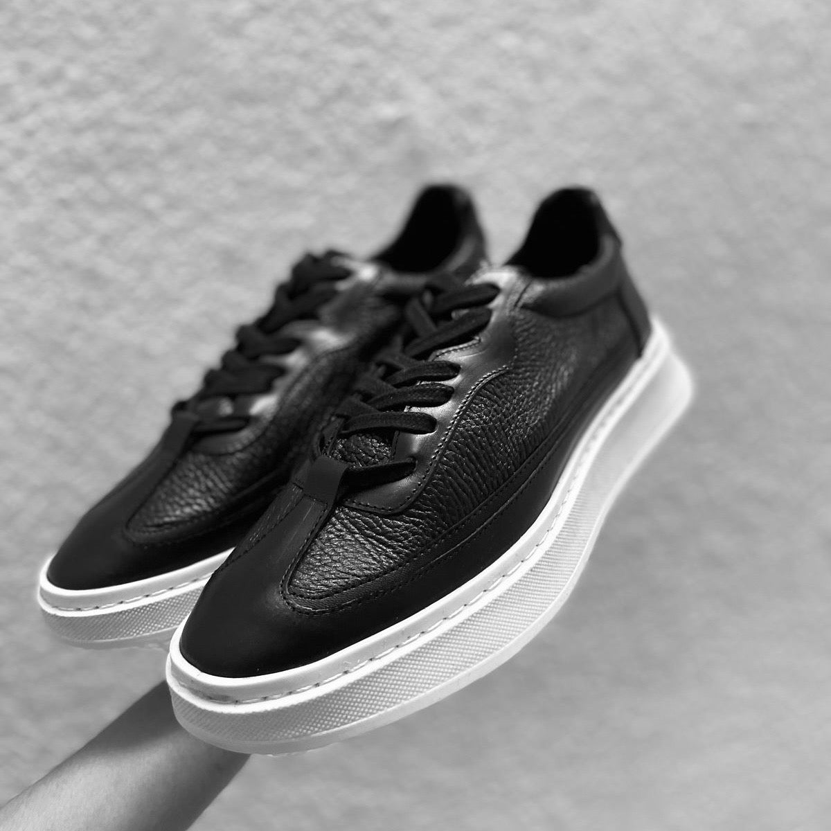 Sneakers Hugo black corte piel Mod 121
