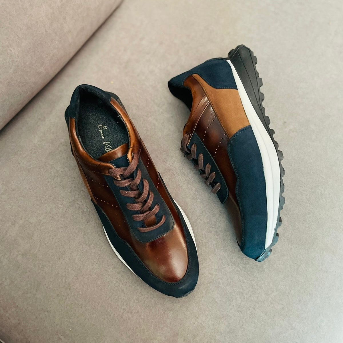 Sneakers wolf Navy corte y forro de piel Mod 1212