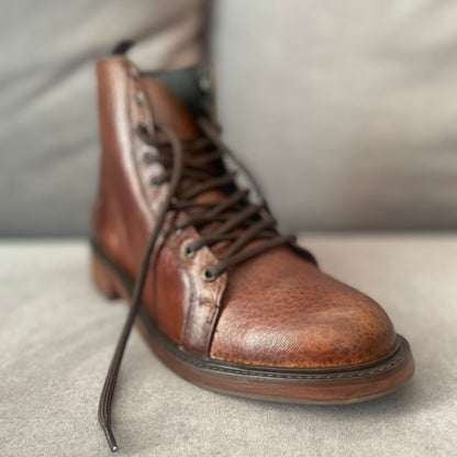 Bota biker Jhon corte piel color cera miel modelo RCH-001