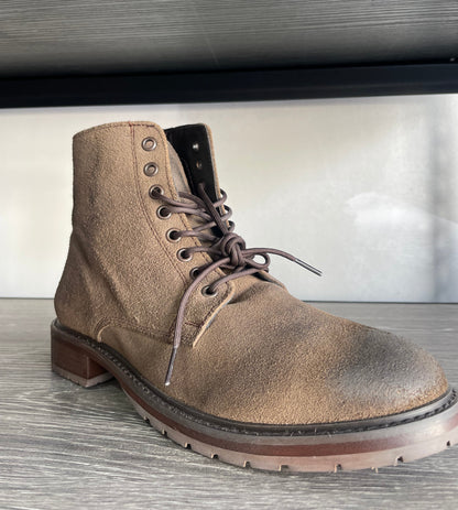Bota casual Jhon de gamuza premium color camel modelo RCH-001