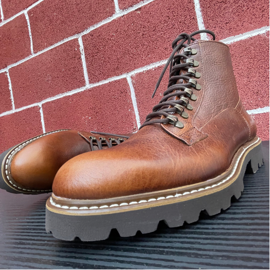 Combat boots para caballero con cierre lateral y cordones corte piel color Miel mod 5412